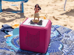 Child Playing With Moana Spanish Tonie Audio Figurine And Toniebox 2