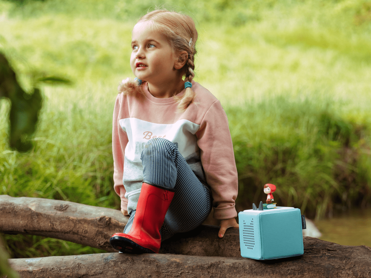 Child Playing With Favorite Tales: Red Riding Hood And Other Fairy Tale Stories Tonie