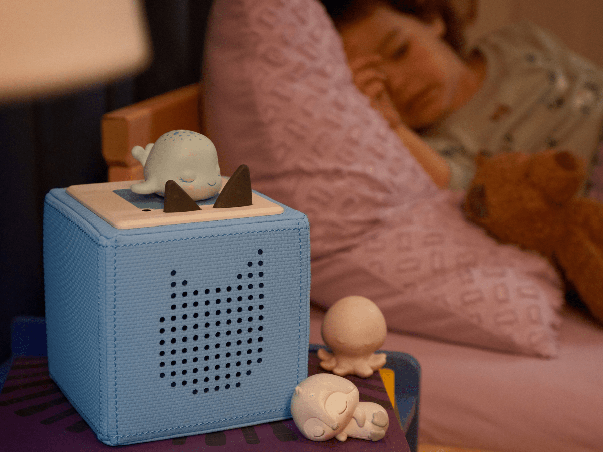 Child Playing With Sleepy Penguin: White Noise From The Ocean Tonie