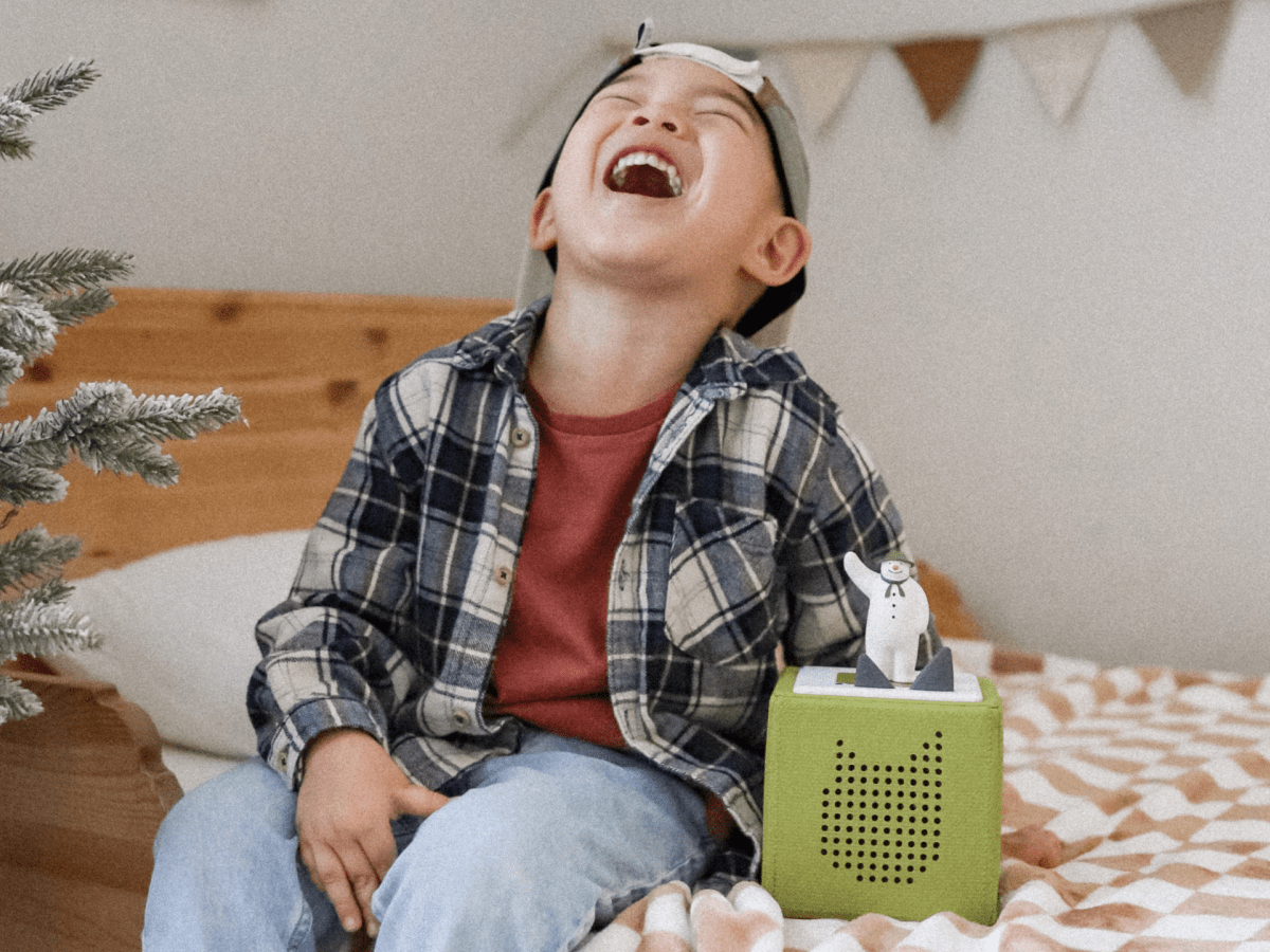 Child Playing With The Snowman & The Snow Dog Tonie