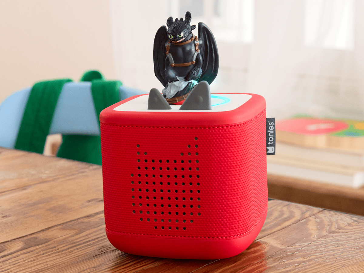 Child playing with How to Train Your Dragon: Toothless Tonie audio figurine and Toniebox 2